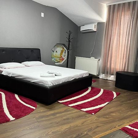 Gjilan Hotelwhite מראה חיצוני תמונה