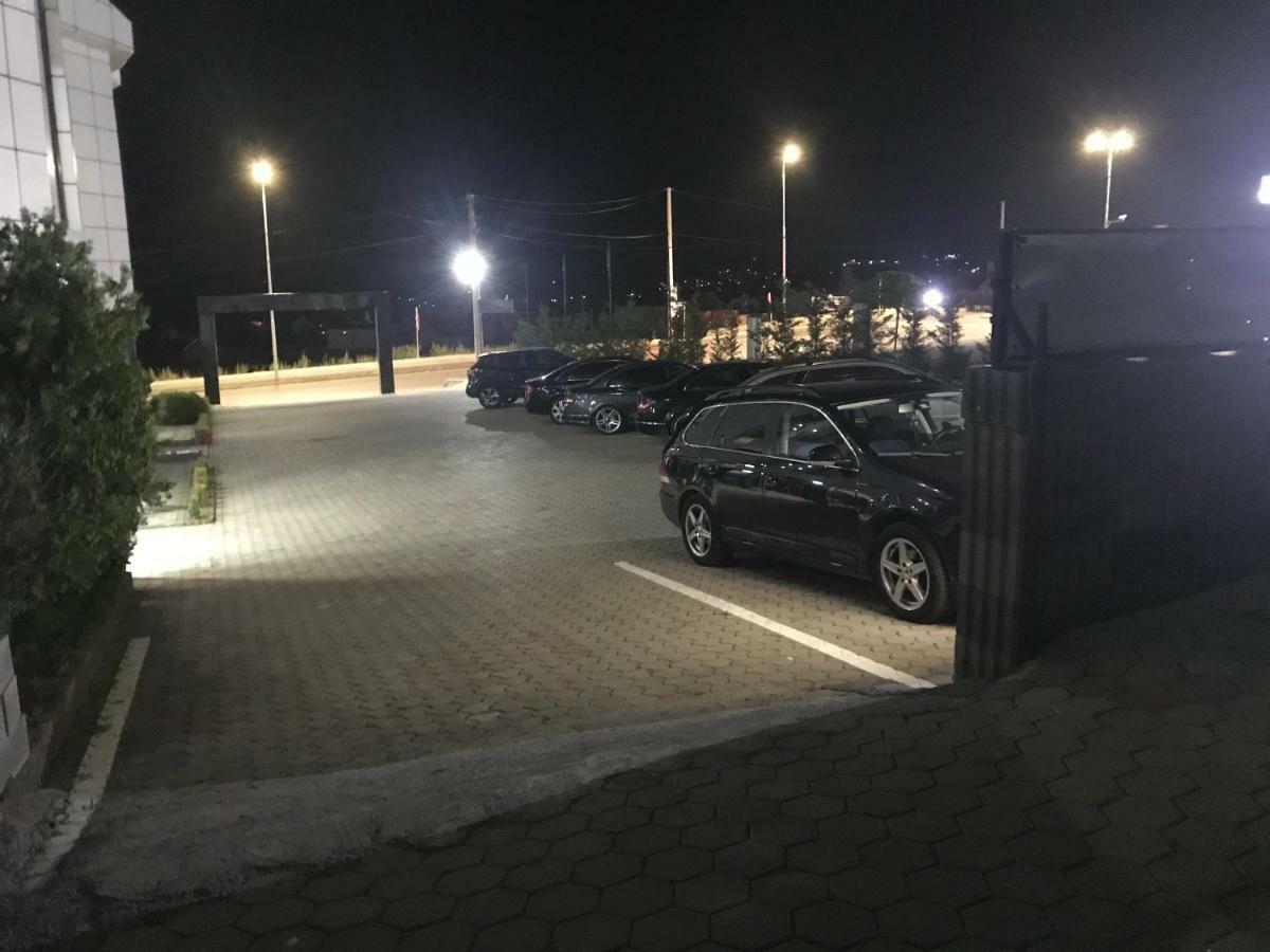 Gjilan Hotelwhite מראה חיצוני תמונה